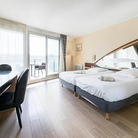 Le Crystal Hotel 3*