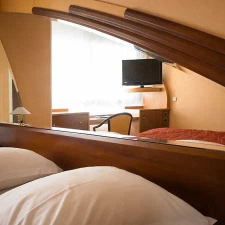 Le Crystal Dinard, Sure Hotel Collection By Best Western Hotel 3*
